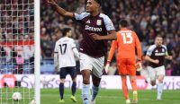 Ollie Watkins merayakan gol yang membawa Aston Villa unggul atas Bologna di perempat final Liga Europa