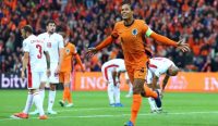 Virgil van Dijk merayakan gol bersama timnas Belanda dalam laga internasional