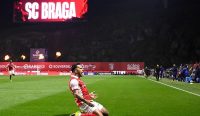 Pemain SC Braga melakukan selebrasi gol di Estádio Municipal de Braga