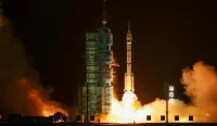 Roket Long March 2F meluncurkan wahana antariksa berawak Shenzhou-23 menuju stasiun luar angkasa Tiangong dalam misi China menuju Bulan 2030.