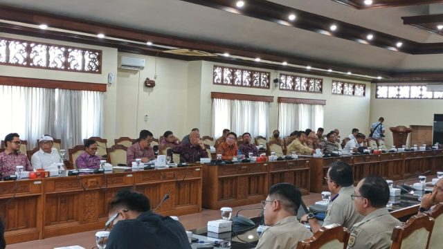 Rapat RDP DPRD Bali dengan PT BTID batal dilakukan lantaran ketidakhadiran PT BTID, Senin (4/5/26). Foto: Agus/diksimerdeka.com