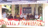 Aksi sosial Semeton Bulian Bersatu (SBB) Desa Bulian, Kecamatan Kubutambahan, menyalurkan 100 paket sembako kepada para lanjut usia (lansia) dan warga kurang mampu, Sabtu (9/5/2026).