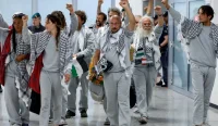 Aktivis Italia dari Global Sumud Flotilla tiba di Bandara Fiumicino setelah dipulangkan usai ditahan aparat Israel dalam misi bantuan kemanusiaan ke Gaza.