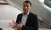 Teks Alt: Anggota Komisi II DPR RI Mardani Ali Sera memberikan keterangan kepada Parlementaria di Gedung Nusantara II, Kompleks Parlemen, Senayan, Jakarta, terkait nasib guru honorer dan kebijakan penghapusan tenaga non-ASN.