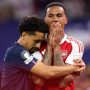 Rating Pemain PSG vs Arsenal: Kapten PSG, Marquinhos, memberikan dukungan kepada bek Arsenal, Gabriel Magalhaes, setelah kegagalannya dalam adu penalti memastikan kemenangan PSG pada final Liga Champions 2026.