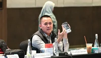 Anggota Komisi VI DPR RI Mufti Aimah Nurul Anam memberikan keterangan terkait penunjukan warga negara asing memimpin PT Danantara Sumber Daya Indonesia.