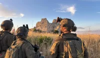 Tentara Israel beroperasi di Benteng Beaufort, Lebanon Selatan, setelah pasukan IDF merebut kawasan strategis tersebut dalam operasi militer terbaru.