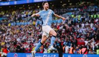 Bernardo Silva merayakan gol Manchester City