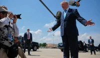 Presiden Amerika Serikat Donald Trump berbicara kepada wartawan mengenai rencananya menghubungi Presiden Taiwan Lai Ching-te di tengah ketegangan dengan China.