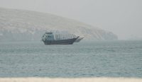 Selat Hormuz menjadi pusat ketegangan setelah Amerika Serikat melancarkan serangan ke target militer Iran sebagai respons atas serangan drone terhadap kapal kargo di jalur pelayaran strategis tersebut.