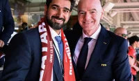 Gianni Infantino bersama Sekjen Federasi Sepak Bola Qatar dalam sorotan penggunaan jet pribadi FIFA selama Piala Dunia 2026