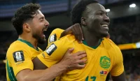 Teks Alt: Australia vs Turki Piala Dunia 2026: Nestory Irankunda merayakan gol pembuka Socceroos saat mengalahkan Turki 2-0 di Grup D Piala Dunia 2026.