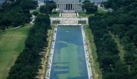 Kolam Refleksi Trump dibersihkan dari alga usai renovasi Rp320 miliar di Washington DC