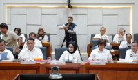 MBG Libur Sekolah dibahas dalam rapat kerja Kepala BGN Nanik Sudaryati Deyang bersama Komisi IX DPR RI di Senayan