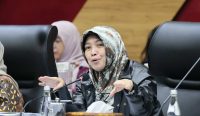 Wakil Ketua Komisi X DPR RI Kurniasih Mufidayati memimpin RDP Panja SPMB bersama para rektor perguruan tinggi negeri membahas keadilan akses pendidikan tinggi di Kompleks Parlemen, Senayan, Jakarta.