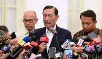 Luhut Binsar Pandjaitan menjelaskan program digitalisasi bansos berbasis AI yang diklaim mampu menghemat hingga Rp2.000 triliun dan mempersempit celah korupsi.
