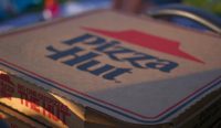 Pizza Hut dijual Rp47,9 triliun oleh Yum! Brands dalam kesepakatan bisnis yang menandai perubahan besar bagi jaringan restoran pizza legendaris dunia.