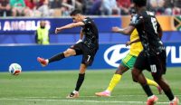 Stephen Eustáquio mencetak gol kemenangan Kanada pada laga Afrika Selatan vs Kanada di babak 32 besar Piala Dunia 2026. Foto: Christoper Torres/EPA.