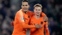 Virgil van Dijk dan Frenkie de Jong merayakan keberhasilan Belanda lolos ke Euro 2020, jelang laga Prediksi Belanda vs Jepang di Piala Dunia 2026.