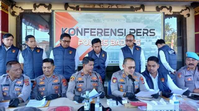 Polres Badung menggelar konferensi pengungkapan kasus korupsi LPD Desa Adat Mambal, Kecamatan Abiansemal, Badung.