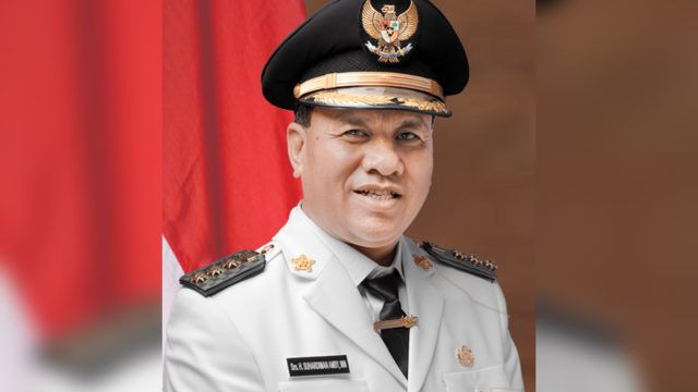 Bupati Kuansing, Suhardiman Amby. Foto: wikipedia