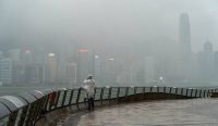 Topan Noul menyebabkan kerusakan di Hong Kong setelah menghantam wilayah selatan China dengan angin kencang dan hujan lebat.