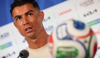 Cristiano Ronaldo saat menjalani debut bersama Timnas Portugal pada 2003, awal perjalanan legenda sepak bola dunia yang kini memainkan Piala Dunia terakhirnya.