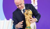 Presiden FIFA Gianni Infantino menghadapi desakan peninjauan tata kelola FIFA di tengah kontroversi Piala Dunia 64 Tim 2030