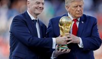 Gianni Infantino bersama Donald Trump menghadiri final Piala Dunia 2026 di tengah sorotan Kongres Amerika Serikat terhadap hubungan FIFA dengan Presiden AS.