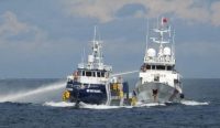 Video AI China Filipina - Kapal Penjaga Pantai China menembakkan meriam air ke kapal Biro Perikanan Filipina di perairan sengketa Laut China Selatan pada Oktober 2025.