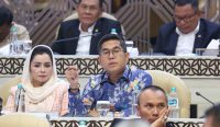 Lokot Nasution menyampaikan pandangan dalam rapat kerja Komisi V DPR RI bersama Direktorat Jenderal Bina Konstruksi (DJBK) Kementerian Pekerjaan Umum di Gedung Nusantara, Kompleks Parlemen, Jakarta.