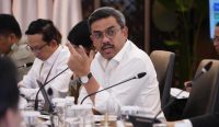 Ojol jadi UMKM: Menteri UMKM Maman Abdurrahman menyampaikan kebijakan pemerintah yang menetapkan pengemudi ojek online sebagai pelaku usaha mikro transportasi online secara otomatis.