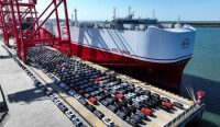 Mobil Listrik China terlihat menunggu proses ekspor di Pelabuhan Nantong, Provinsi Jiangsu, sebagai bagian dari strategi ekspansi global industri kendaraan energi baru (NEV).