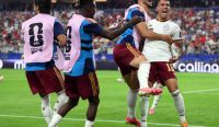 Pedro Porro rayakan gol kedua Spanyol ke gawang Prancis di semifinal Piala Dunia 2026 bersama rekan setimnya yang membawa La Roja lolos ke final.