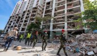 Tentara Venezuela Berjaga di Tengah Puing Bangunan Pascagempa