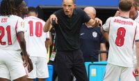 Tuchel Messi - Thomas Tuchel memberikan arahan kepada pemain Timnas Inggris saat menghadapi Norwegia di perempat final Piala Dunia 2026.
