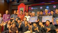 Gubernur Bali Wayan Koster bersama peserta Mixology & Flair 2026. Foto: diksimerdeka.com