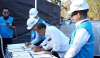 Gubernur Bali Wayan Koster bersama Dirut PLN Darmawan Prasodjo menandatangani kerja sama pembangunan PLTS 1000 MWp di Gilimanuk Jembrana, Selasa 25 Agustus 2026.