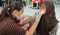 Pemeriksaan kesehatan remaja dalam program Cek Kesehatan Gratis di SMA Negeri 1 Baturraden