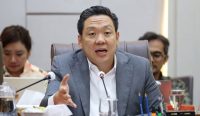 Wakil Ketua Komisi IX DPR RI Charles Honoris menyoroti krisis medis dan rekonstruksi puskesmas Flores saat Rapat Kerja dengan Menteri Kesehatan di Gedung Parlemen, Jakarta.