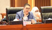 Wakil Ketua Komisi I DPR RI Dave Laksono saat mengikuti rapat