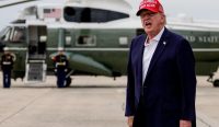 Donald Trump Ancam Bom Oman di Tengah Perang Iran