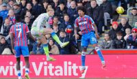 onster gol Erling Haaland terbang tinggi mencetak gol sundulan maut untuk Manchester City ke gawang Crystal Palace di Selhurst Park pada laga musim lalu.