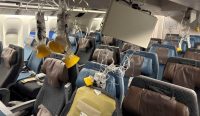 Penampakan horor kondisi kabin porak-poranda dengan masker oksigen bergelantungan pasca turbulensi maut pesawat Singapore Airlines SQ321.