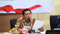 Ketua Komisi V DPR RI Lasarus saat memberikan keterangan pers terkait penanganan karhutla di Kalimantan Barat.