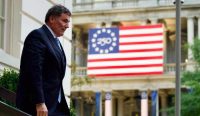 Menteri Kanada Dominic LeBlanc meninggalkan kantor USTR di Washington usai negosiasi Tarif Trump Kanada berujung buntu.