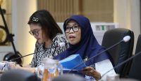 Anggota Komisi IX DPR RI Netty Prasetiyani Aher mendorong pemerintah meningkatkan kualitas lapangan kerja meski angka pengangguran menurun.