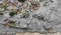 Tangkapan udara memperlihatkan rumah warga tertimbun lumpur pekat akibat Banjir Bandang Nepal di kawasan Trishuli.