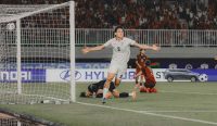 Mitchell Baker melakukan selebrasi usai mencetak gol untuk Timnas Indonesia ke gawang Timor Leste pada Piala AFF 2026.