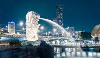 Merlion dan pusat kota Singapura di tengah kewaspadaan terhadap kabut asap dari Indonesia